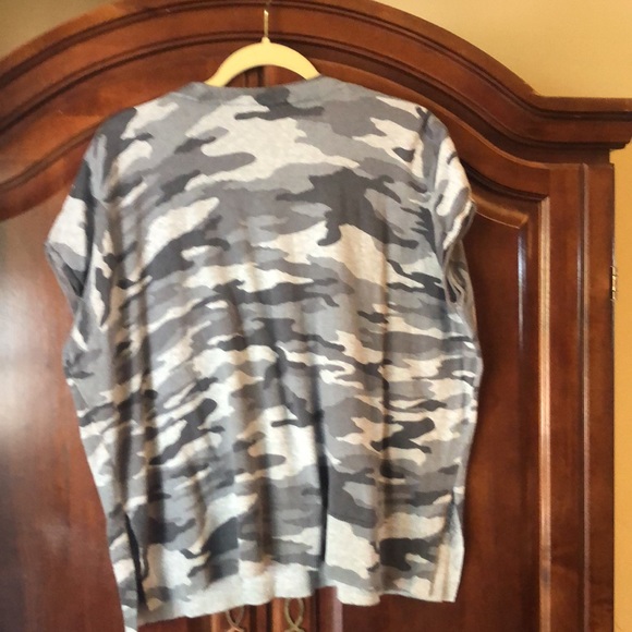 Vince Camuto Top - Picture 4 of 4